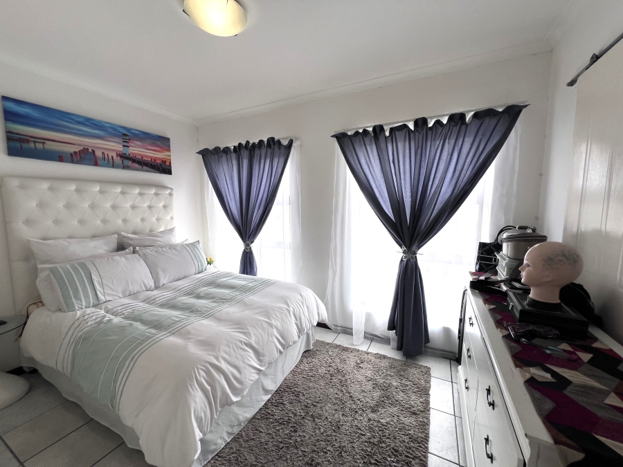 To Let 1 Bedroom Property for Rent in Parklands Western Cape